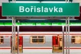 Metro A mezi Petřinami a Dejvickou stojí. Do kolejiště na pražské Bořislavce spadl člověk, zranění nepřežil