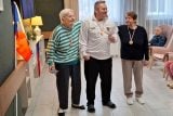 Sledování hokeje a soutěž v curlingu. Domov seniorů na Kolínsku si připravil vlastní olympijský program