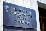 Ministerstvo zdravotnictví chystá rozšířit kompetence sester a lékárníků. Mohli by i samostatně očkovat