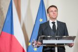 Francouzský prezident Emmanuel Macron na tiskové konferenci v Praze