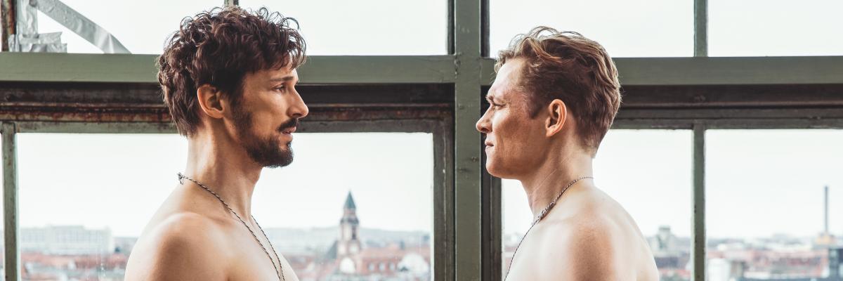 Florian David Fitz a Matthias Schweighöfer ve filmu Bez věcí nad věcí