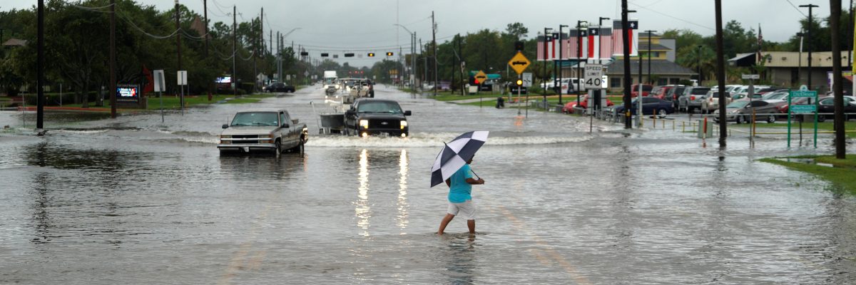 Zaplavená ulice v texaském městě Dickinson