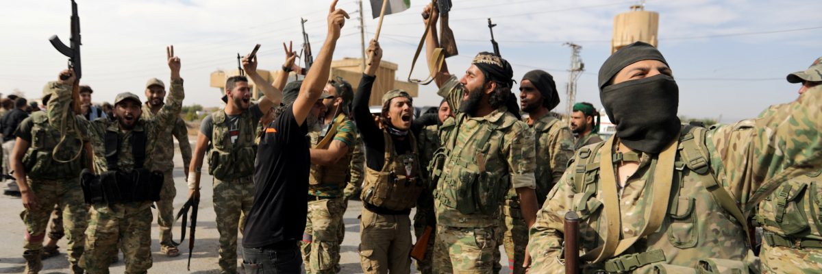 Příslušníci Tureckem podporované Syrské národní armády ve městě Tall Abjad