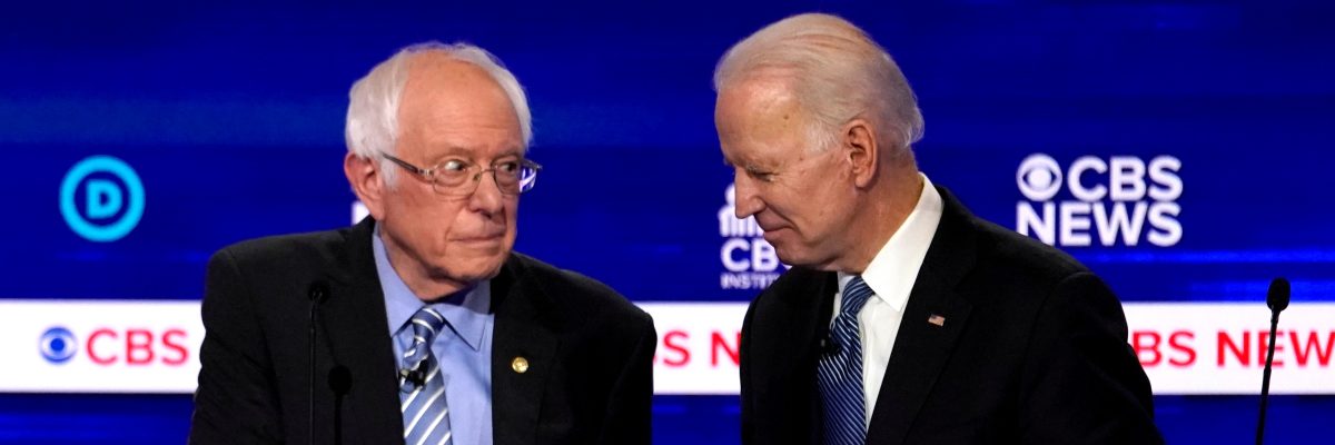 Bernie Sanders (vlevo) a Joe Biden (vpravo)