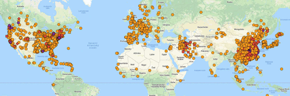 Mapa nákazy koronavirem, kterou vytvořil sedmnáctiletý Avi Schiffmann