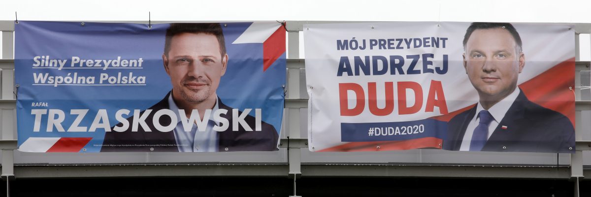 Klíčový spojenec konzervativní strany Právo a spravedlnost, nebo liberální starosta Varšavy, který do prezidentského klání vstoupil na poslední chvíli? Po prvním kole polských voleb je jasné, že se závěrečný souboj odehraje právě mezi Andrzejem Dudou a Rafalem Trzaskowským