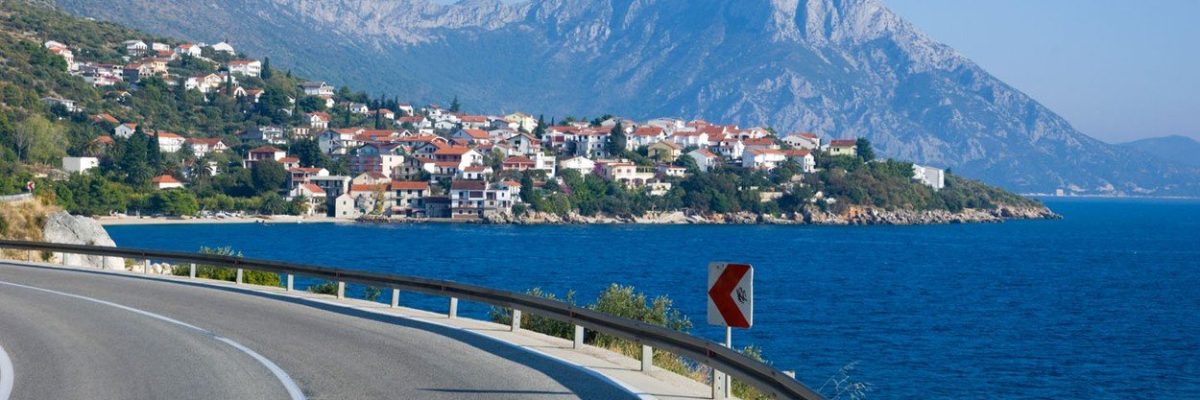 Silnice do Splitu. Po dálnici můžete jet maximálně 130 kilometrů v hodině a chorvatský autoklub doporučuje nesnažit se dojíždět z Česka k moři až nadoraz a v případě známek únavy si odpočinout.
