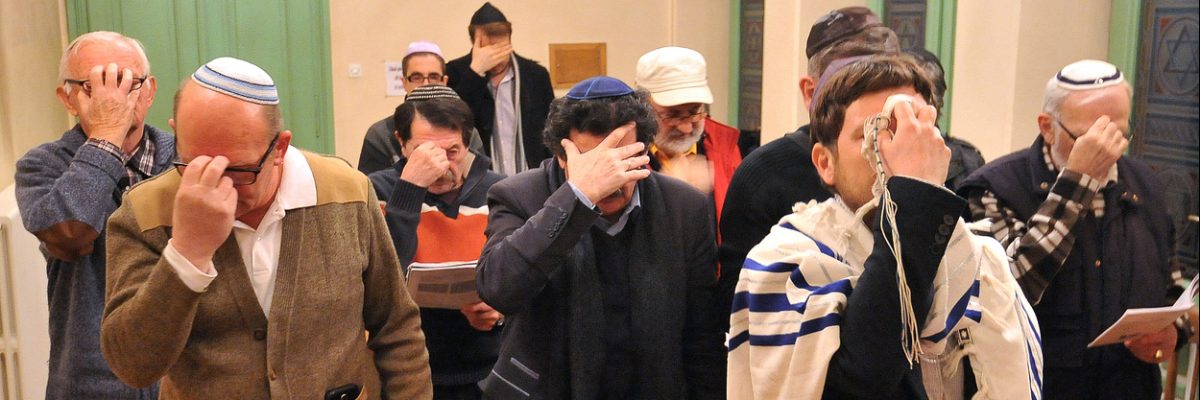 Společná modlitba v prostorách Židovského společenského centra v Sarajevu, únor 2018.