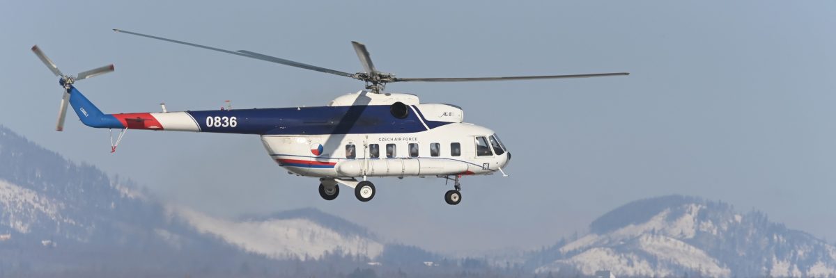 V poledne, před odletem do vlasti, Zeman ještě vyrazil ve vrtulníku z popradského letiště na vyhlídkový let nad Tatrami