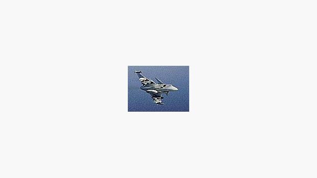 Saab J-39 Gripen nad oceánem