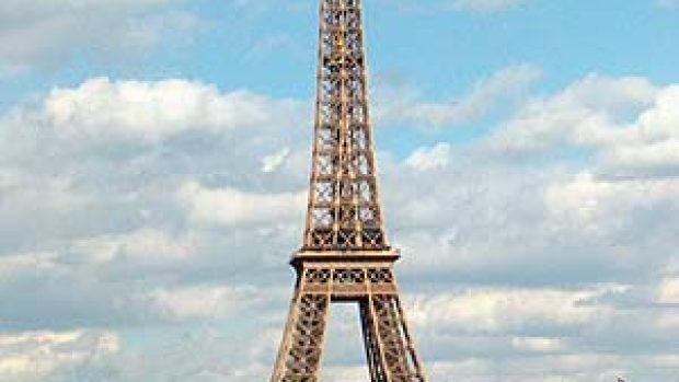 Eiffelovka a vlak