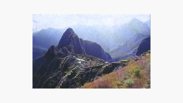 Machu Picchu. Z tohoto pohledu má prý město tvar ležící pumy.