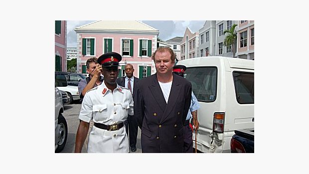 Viktor Kožený s bahamským policistou