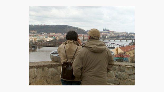 turisté na Vyšehradě fotografují