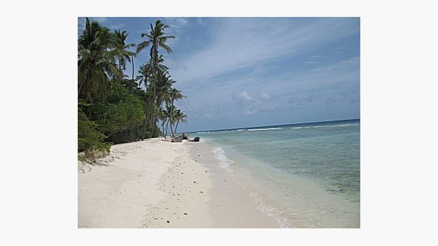 Bělostné písečné pláže uprostřed tyrkysově modrého moře - tak vypadají Maledivy