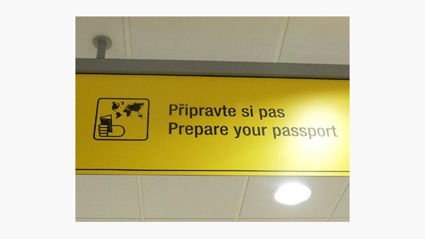 upozornění pro cestující na pražském letišti