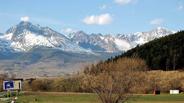 Podmanivé štíty Vysokých Tater a příběhy lidí pod nimi žijících, nám přiblíží Jan Burda společně se svojí slovenskou kolegyní Ivanou Radkovskou.