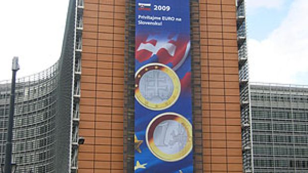 banner na budově Evropské komise