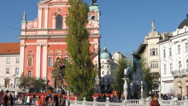 Kostel Zvěstování Panny Marie na Prešerenově náměstí, Ljubljaň