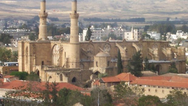 V turecké části Kypru se mešity přestavěly i z katedrál