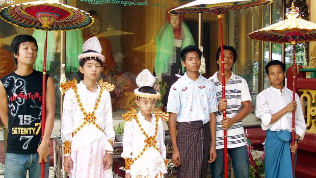 Barmánci v areálu Pagody Šwedagon