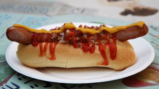 Hot dog - párek v rohlíku