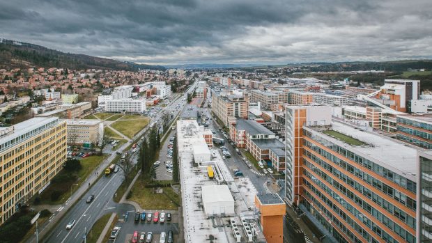 Pohled na třídu Tomáše Bati z Baťova mrakodrapu směrem na západ