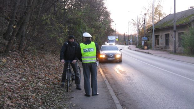 Policisté kontrolovali železniční přejezdy v okolí Řevnic