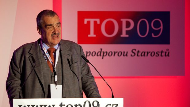 Karel Schwarzenberg na prvním sněmu TOP 09 v Top Hotelu Praha.