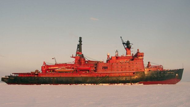 Ruský atomový ledoborec Arktika, který v roce 1977 jako první v historii doplul na severní pól.