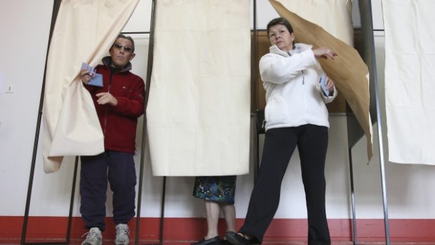 Francouzi si v regionálních volbách zvolili levici