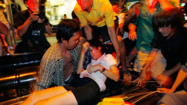 Bangkokem otřásla série výbuchů