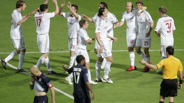 Radost hráčů Bayernu po gólu Oliče