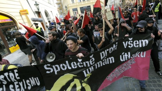 Prvomájová demonstrace anarchistů v Praze.