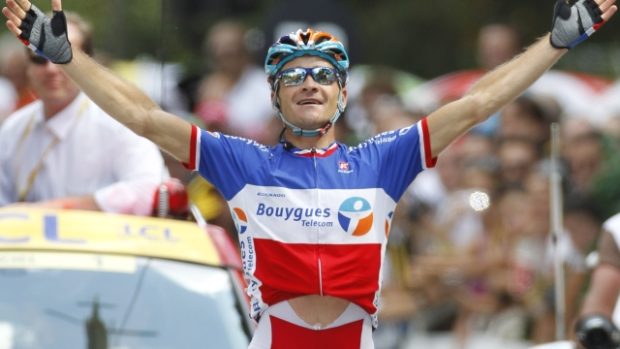 Thomas Voeckler se raduje z vítězství v 15. etapě Tour de France