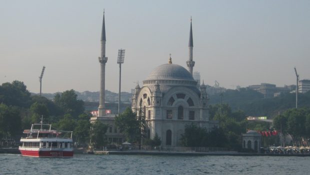 Inönü, stadion Besiktase Istanbul, leží přímo na břehu Bosporu