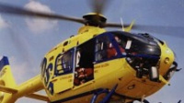 Dva nejvíce postižené cestující, muže a ženu, přepravil vrtulník do Univerzitní nemocnice Bratislava-Kramáre.