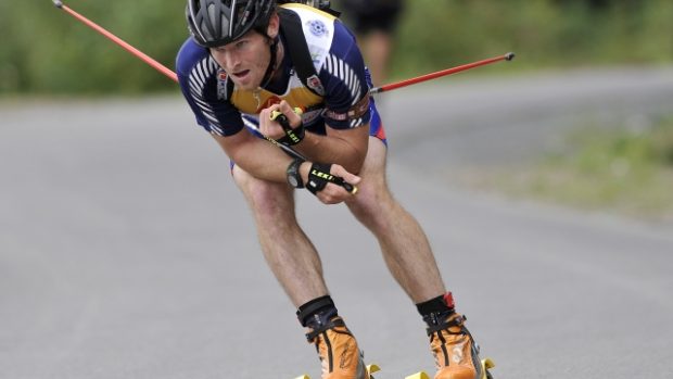 Druhé místo ve stíhacím závodu mužů na 12,5 kilometru na novoměstském IBU Roller Cupu v biatlonu na kolečkových lyžích 29. srpna obsadil český reprezentant Michal Šlesingr.