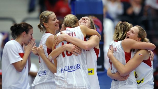 České basketbalistky se radují z postupu do finále