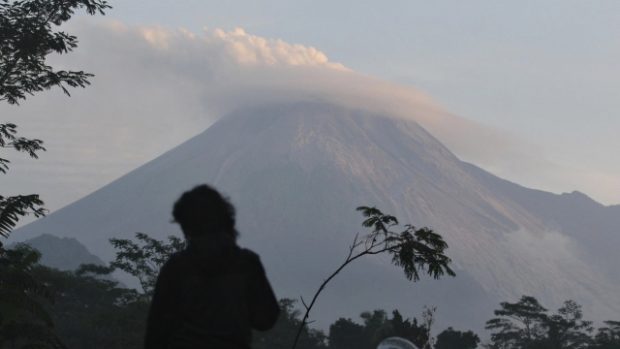 probuzená sopka Merapi