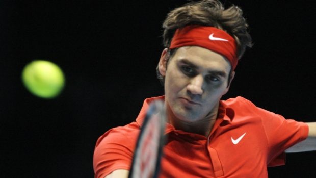 Roger Federer při vítězném utkání proti Andy Murraymu