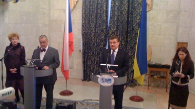 Ministři zahraničí ČR a Ukrajiny Karel Schwarzenberg a Konstantin Hryščenko.
