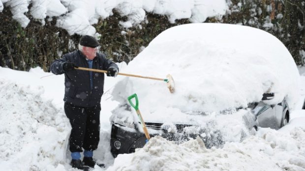 Přívaly sněhu trápí obyvatele Velké Británie