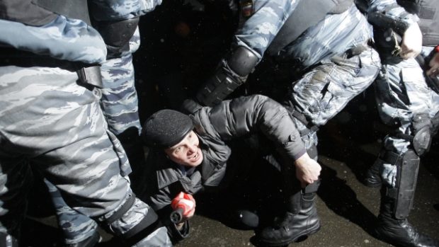 Protivládní demonstrace se narozdíl od &#039;fotbalové&#039; obešla bez zásahu policie.jpg