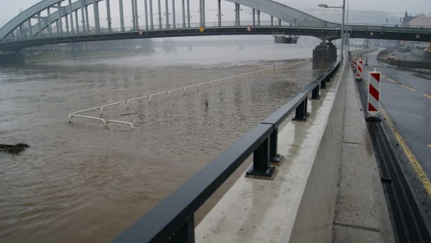 Benešův most v Ústí nad Labem a 3. povodňový stupeň