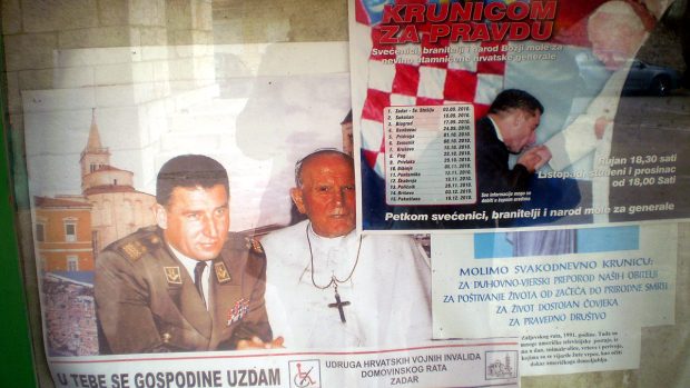 Ante Gotovina na snímcích s papežem Janem Pavlem II.