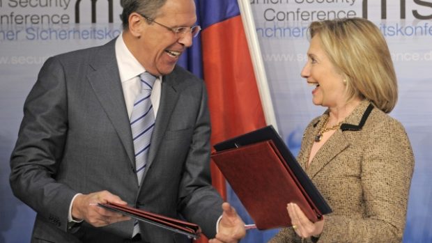 Mnichovská konference Clintonová Lavrov