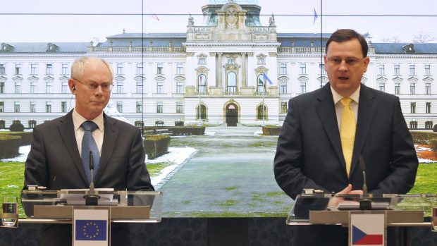 Prezident Evropské unie Herman Van Rompuy a premiér Petr Nečas
