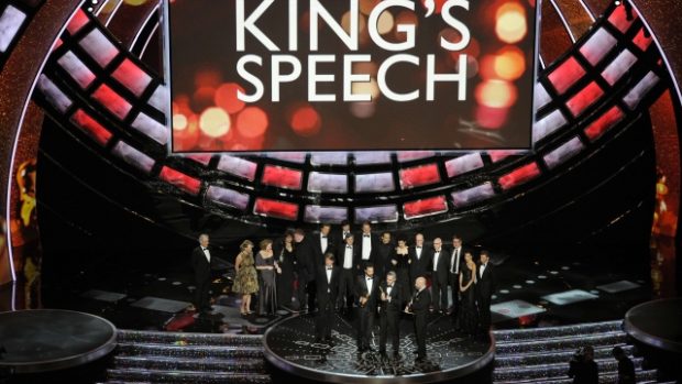 Tvůrci vítězného filmu Králova řeč na oscarovém ceremoniálu v Los Angeles