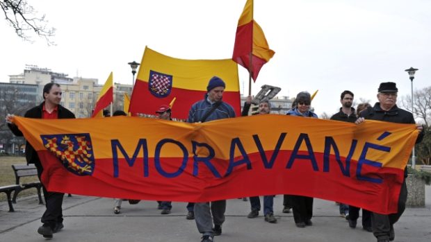 Pochodu Moravanů se v Brně zúčastnial asi stovka lidí.